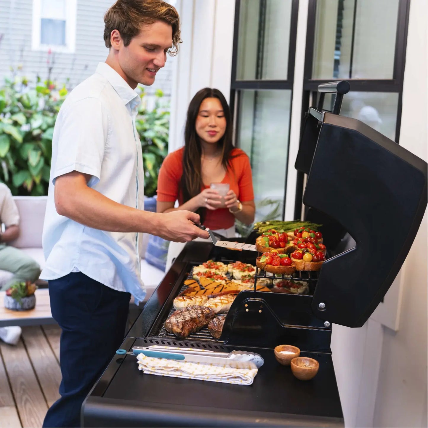 Pro Series™ 4-Burner Gas Grill with Side Burner