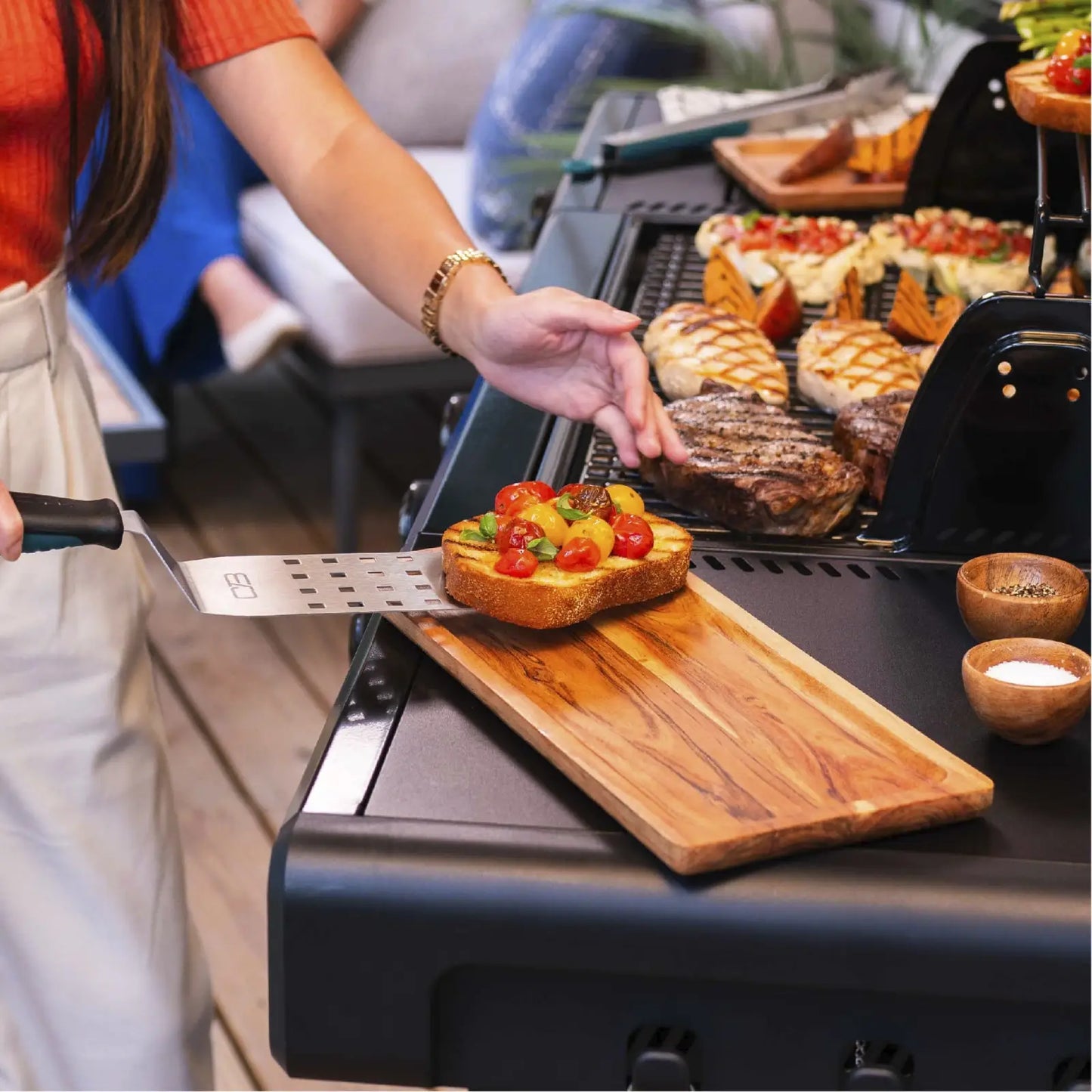 Pro Series™ 3-Burner Gas Grill & Griddle