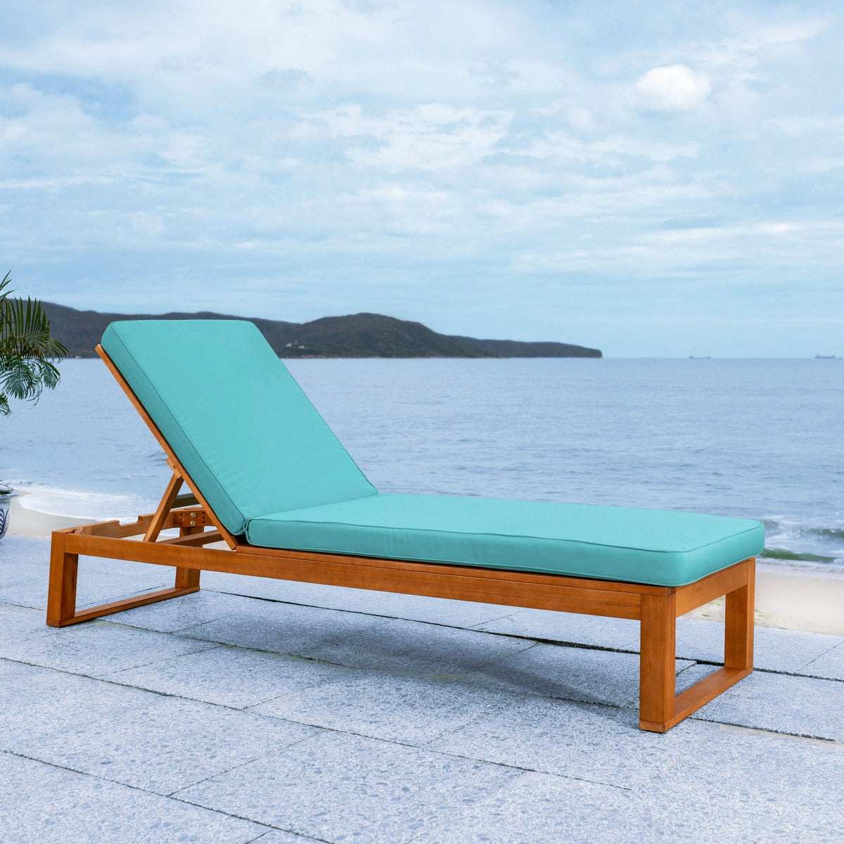 Solano Sunlounger – Eucalyptus Wood Frame with Cushion Comfort