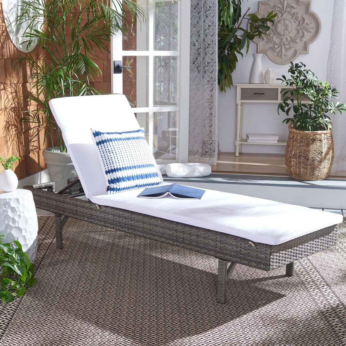 Cam Sunlounger – Adjustable Outdoor Chaise with Cushioned Comfort